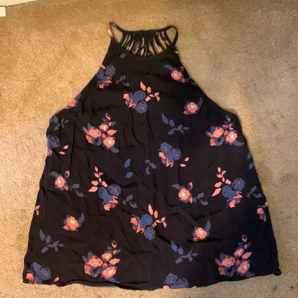 High Neck Tanktop - Picture 1 of 3